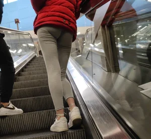 Teens hungry ass in grey leggings