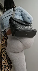 Ebony booty grey leggings Part 1 (GIF)(jiggle)(bending)