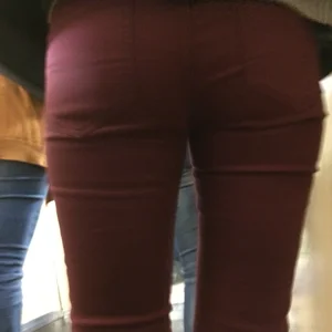 Girl in Red Tight Jeans Subway Escalator Ass Creepshot