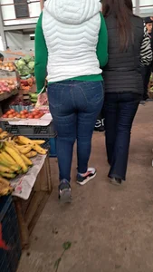 Gordita nalgona en jeans ajustados