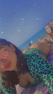 Hot Girl With Awesome Chunky Thighs Taking Selfies at the Beach