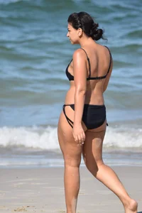 Thick mature brunette bikini lady on the beach with a nice body