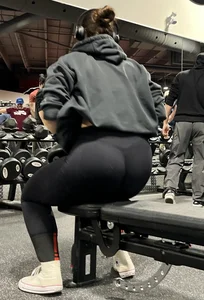 Thick booty working out at the gym in black leggings