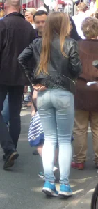 More street girls wearing tight blue jeans for you