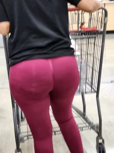 Out In The Wild 24 ( Phat ass ebony in leggins) Must See