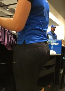 Fat ass shoe store employee in leggings with vtl