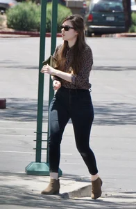 Thick booty brunette with nice ass in tight black jeans