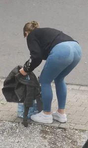 Teen ass in Jeans