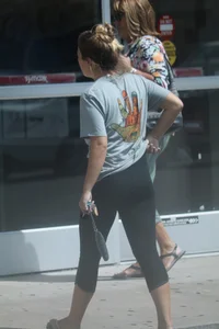 Girl going to TJ Maxx walking in the parking lot in leggings