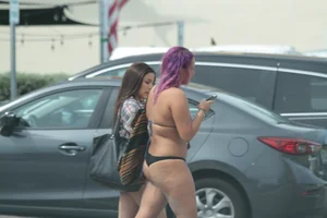 Deerfield Beach girls in bikinis