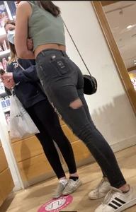 Two teens lookin for hot cream