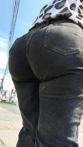 Fat nerdy ass🍑