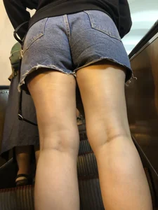 Hot Booty In Blue Jean Shorts And Chunky Legs Creepshots Gallery on a Subway Escalator