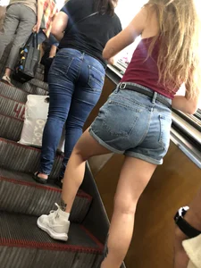 Great Hot Butt in Denim Shorts And Tattooed Legs Subway Escalator Creepshots - Candid Girl Touching Her Hair
