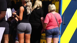 Big booty blonde babe in tight grey spandex shorts with vtl