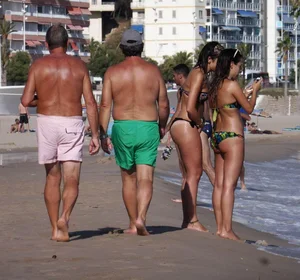 Sexy candid beach and bikini girls