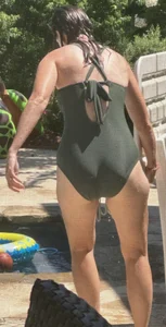 Brunette Milf (OC)