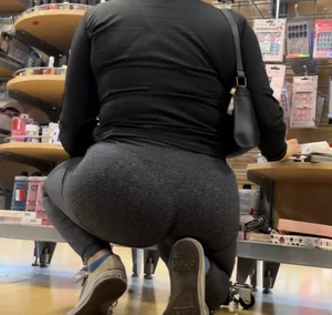 Check the Deep Wedged Bubble on this Squatting Brunette (oc)