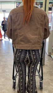 Tight orange haired Latina Milf w/ flare leggings (:peach:booty & tits🤤)