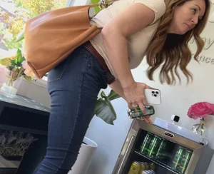 Chubby milf in blue jeans, closeups of her ass