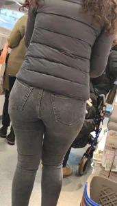 Nice thick ass in grey jeans