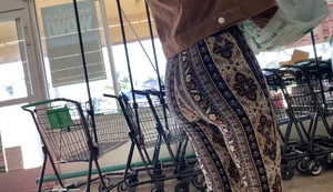 Tight orange haired Latina Milf w/ flare leggings (:peach:booty & tits🤤)