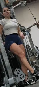 Gorgeous Latina w short shorts at the gym!