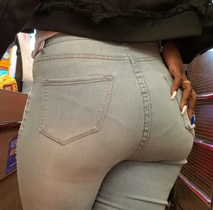 Ebony with nice ass in jeans (OC)