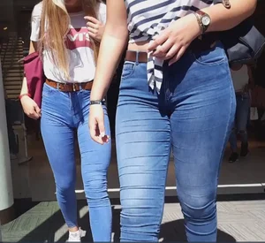 Girls in Tight Blue Jeans Street Cameltoe Pics Gallery