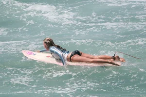 Candid surfing girls
