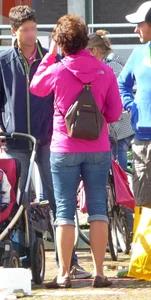 Street milfs with big butts wearing tight jeans creepshots