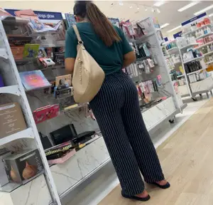 Bubble butt Mexican milf (oc)