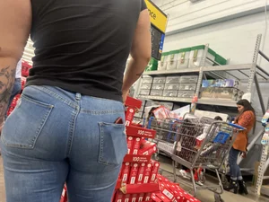 Big booty biker chick!