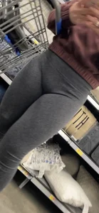 Latina milf looking good in her leggings