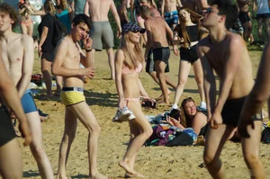 Skinny Blonde Milf Walking on the Beach Sexy Candids