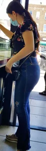 Pocketless Jeans Are So Sexy
