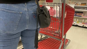 Caught another oblivious girl