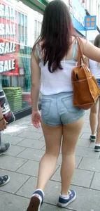Various sexy teens in little shorts