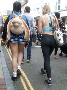 Guitar playing blonde babe with a nice ass and vtl in tight leggings