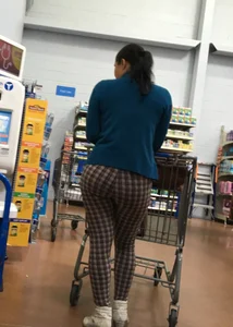 Nice big round booty in tight patterned leggings
