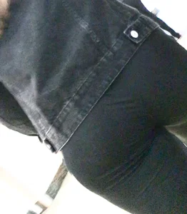 Street Closeup Creepshots of a Gir's Ass in Tight Pants