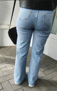 Girl with a round ass🍑