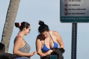 Deerfield Beach girls in bikinis
