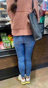 Cute Jeans @ Starbucks