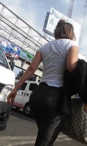 Big booty mature lady in patterned leggings