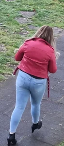 Teen ass in Jeans