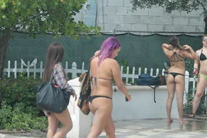 Deerfield Beach girls in bikinis