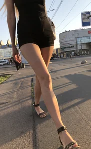 Hot Chicks in Shorts Photos