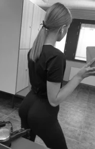 Selfies by a hot skinny girl who likes to wear leggings