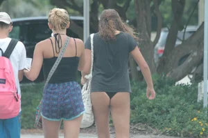 Candid Florida beach and bikini girls
